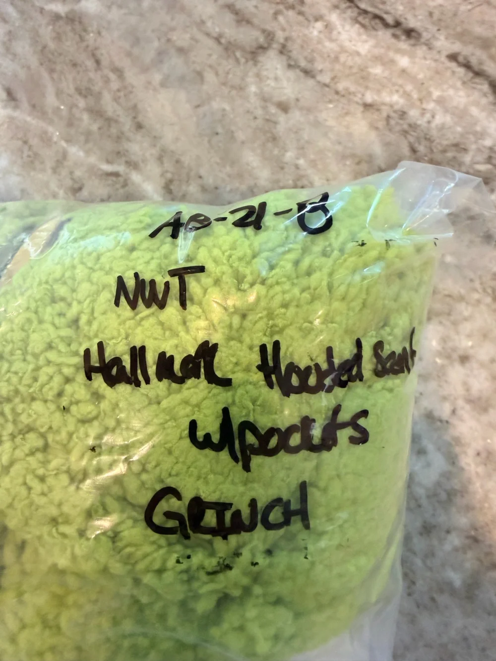 NWT Hallmark The Grinch Hooded Scarf Pockets Dr Seuss Christmas